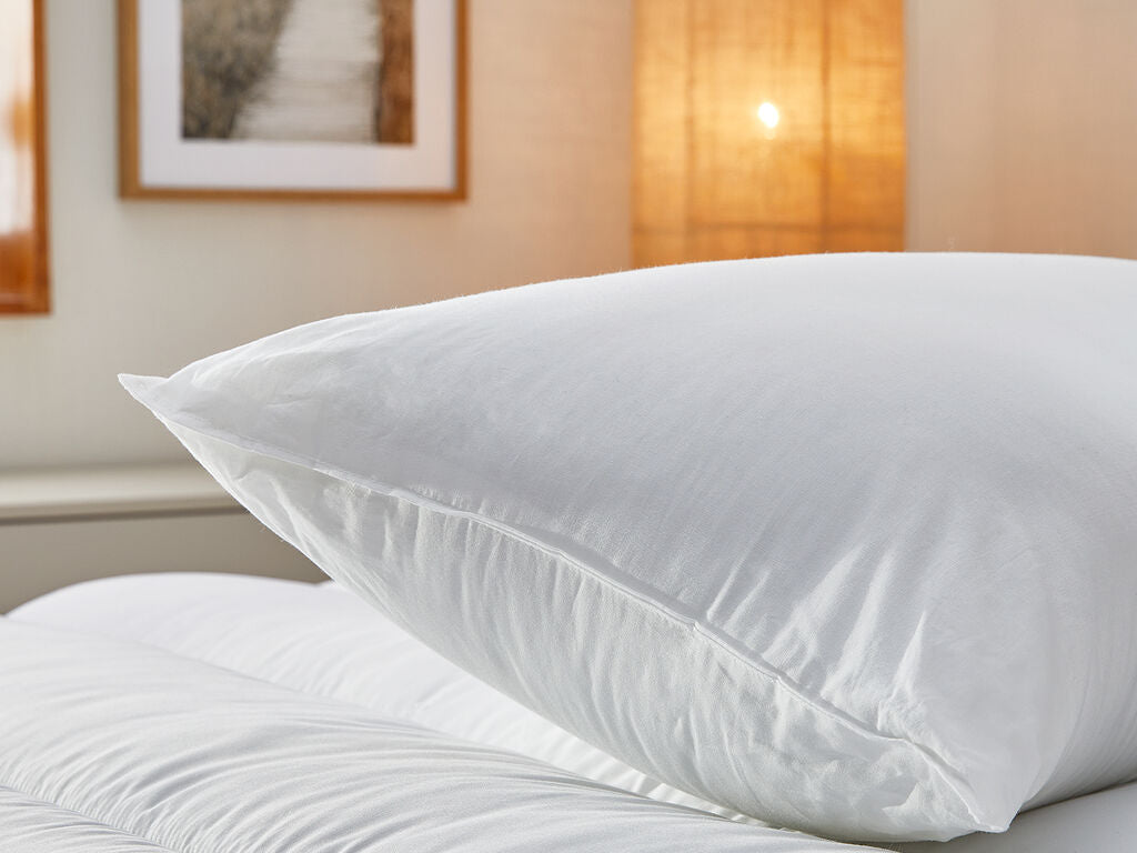 Almohada de fibra con funda de algodón antiácaros (2)